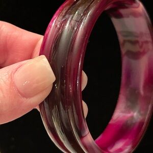 LOVELY Vintage Lucite Marbled Bangle, 1 Inch Wide, Beautiful Color.